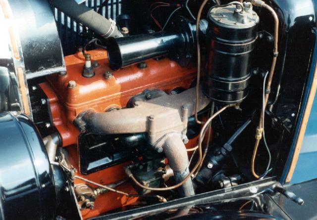 Engine showing early style inlet manifold