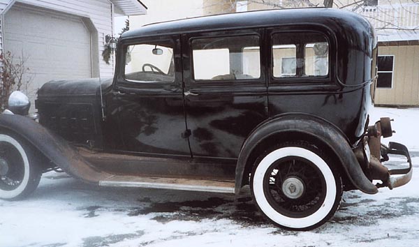 1933 Willys Sedan Model 6-90A - America