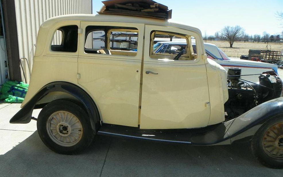 1933 Willys 4 Door Sedan Model 77 - America